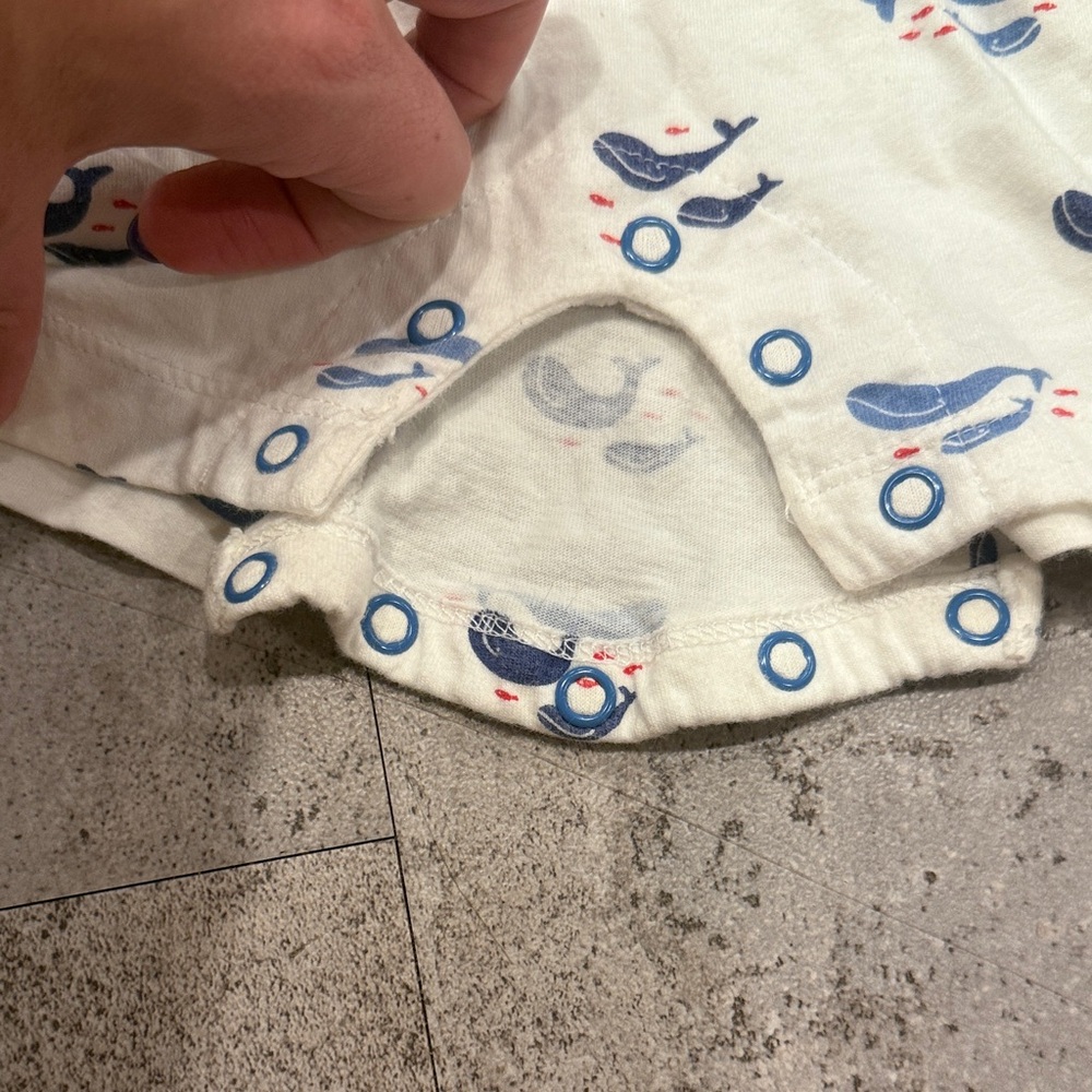 Baby Boden Shorts Romper with whales - Picture 5 of 6